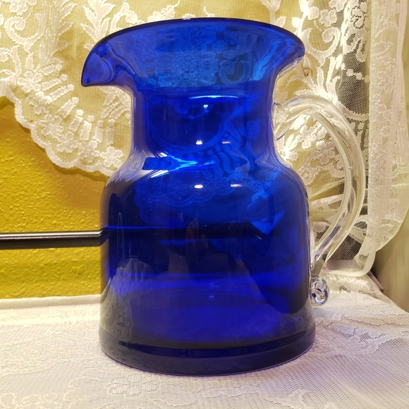 HOST PICK 😊 Gorgeous Designs Cobalt Blue Pitcher/Clear Handle - Picture 3 of 9
